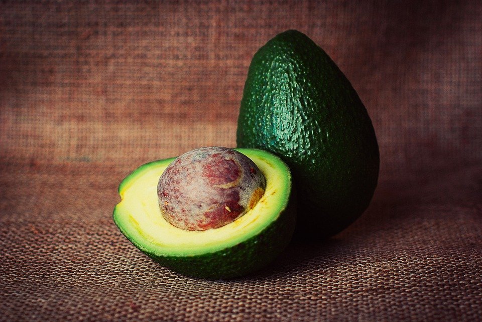 Польза авокадо и чем его заменить